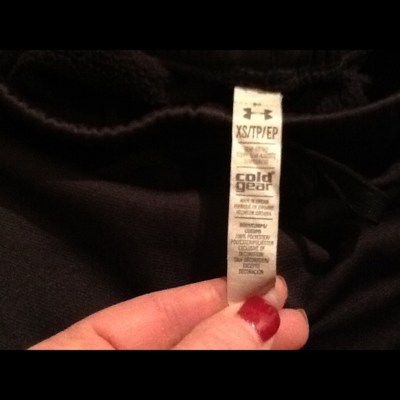 🎉 Woman’s XS or youth xl semi fitted Under Armour - Picture 7 of 8